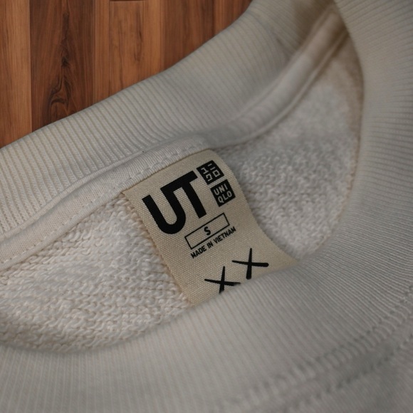 Uniqlo UT KAWS Sweatshirt Mens Small Crew Neck Pullover‎ Streetwear Art Graphic - Picture 5 of 5